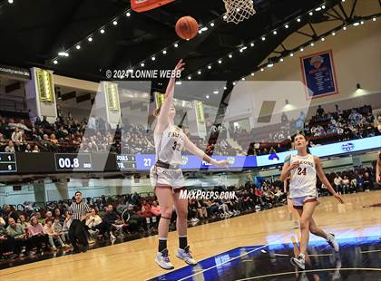 Thumbnail 1 in Pelham vs Albertus Magnus (NYSPHSAA Section 1 Class AA Semifinal) photogallery.