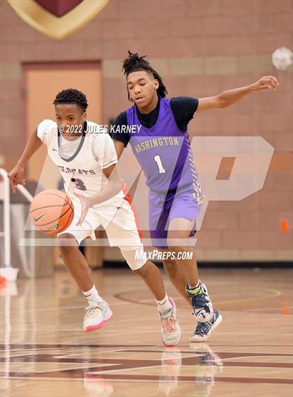 Thumbnail 1 in Washington vs Las Vegas (Tarkanian Classic) photogallery.