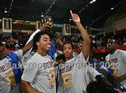 Thumbnail 2 in Mahopac vs Mt. Vernon (Section 1 Class AA Final) photogallery.