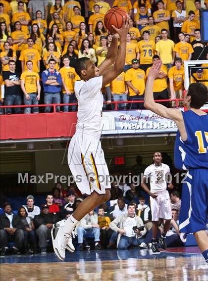 Thumbnail 3 in Mahopac vs Mt. Vernon (Section 1 Class AA Final) photogallery.