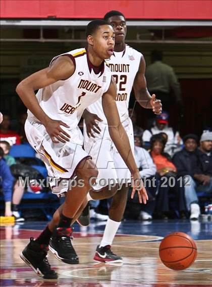 Thumbnail 2 in Mahopac vs Mt. Vernon (Section 1 Class AA Final) photogallery.