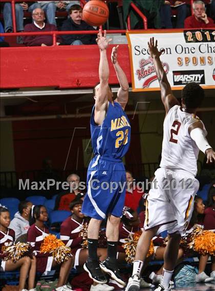 Thumbnail 3 in Mahopac vs Mt. Vernon (Section 1 Class AA Final) photogallery.