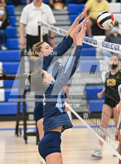 Thumbnail 2 in Arapahoe @ Valor Christian (CHSAA 5A Region 5) photogallery.