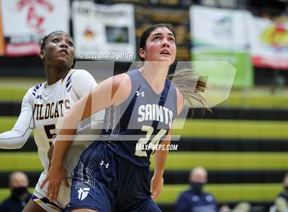 Thumbnail 1 in Blue Springs vs Aquinas (810 Varsity Showcase) photogallery.
