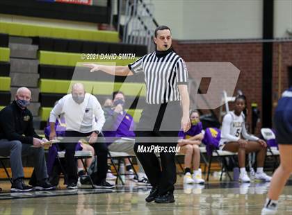 Thumbnail 1 in Blue Springs vs Aquinas (810 Varsity Showcase) photogallery.
