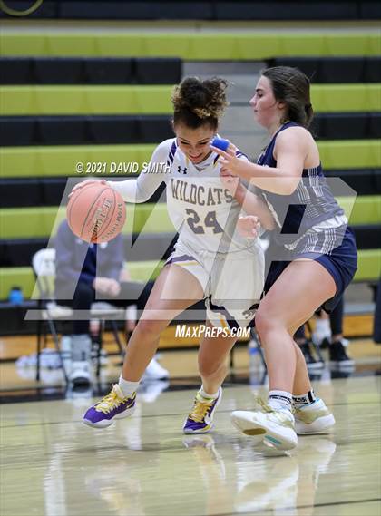 Thumbnail 2 in Blue Springs vs Aquinas (810 Varsity Showcase) photogallery.