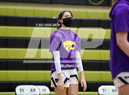 Thumbnail 1 in Blue Springs vs Aquinas (810 Varsity Showcase) photogallery.