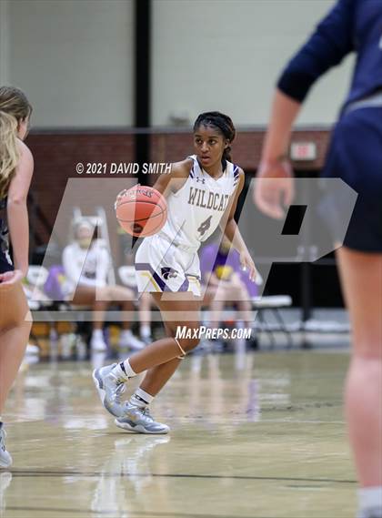 Thumbnail 2 in Blue Springs vs Aquinas (810 Varsity Showcase) photogallery.