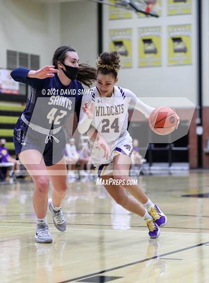 Thumbnail 3 in Blue Springs vs Aquinas (810 Varsity Showcase) photogallery.