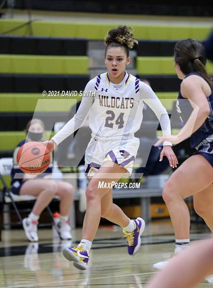 Thumbnail 1 in Blue Springs vs Aquinas (810 Varsity Showcase) photogallery.