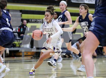 Thumbnail 2 in Blue Springs vs Aquinas (810 Varsity Showcase) photogallery.