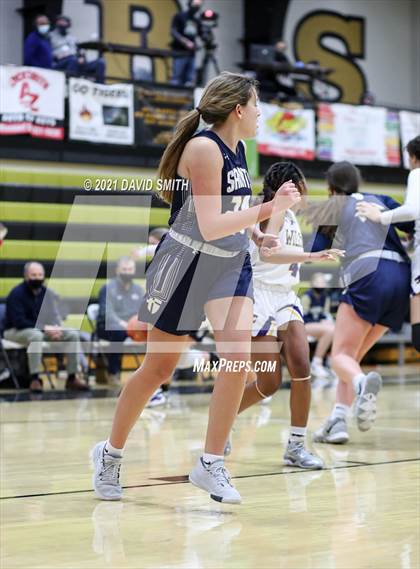 Thumbnail 1 in Blue Springs vs Aquinas (810 Varsity Showcase) photogallery.