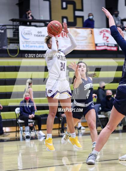 Thumbnail 3 in Blue Springs vs Aquinas (810 Varsity Showcase) photogallery.