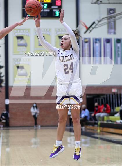 Thumbnail 2 in Blue Springs vs Aquinas (810 Varsity Showcase) photogallery.