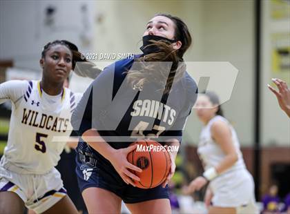 Thumbnail 2 in Blue Springs vs Aquinas (810 Varsity Showcase) photogallery.