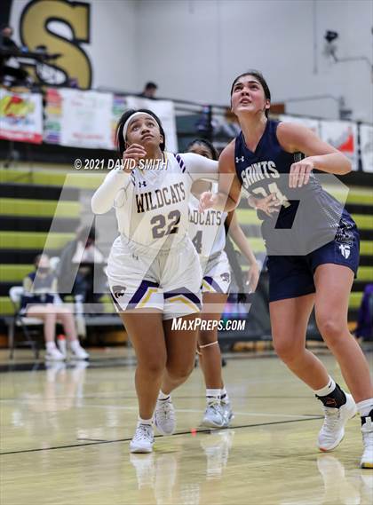 Thumbnail 2 in Blue Springs vs Aquinas (810 Varsity Showcase) photogallery.