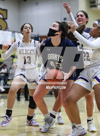 Thumbnail 2 in Blue Springs vs Aquinas (810 Varsity Showcase) photogallery.