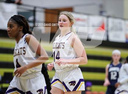 Thumbnail 1 in Blue Springs vs Aquinas (810 Varsity Showcase) photogallery.