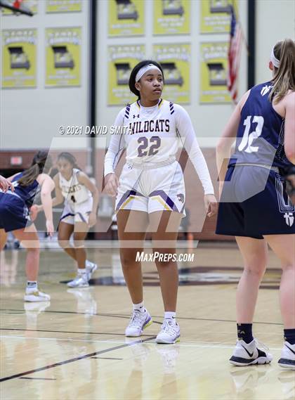 Thumbnail 3 in Blue Springs vs Aquinas (810 Varsity Showcase) photogallery.