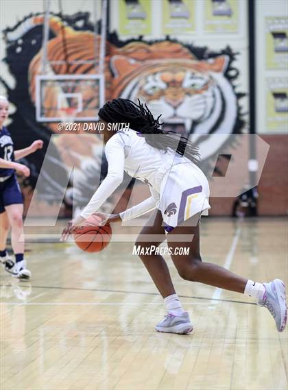 Thumbnail 2 in Blue Springs vs Aquinas (810 Varsity Showcase) photogallery.