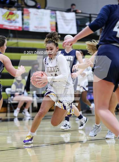 Thumbnail 3 in Blue Springs vs Aquinas (810 Varsity Showcase) photogallery.
