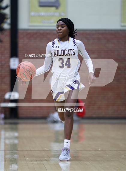 Thumbnail 3 in Blue Springs vs Aquinas (810 Varsity Showcase) photogallery.