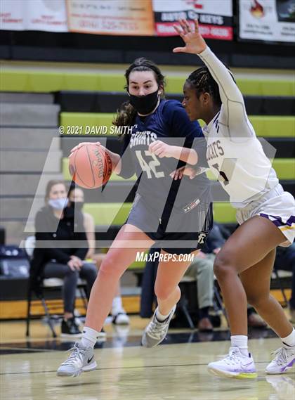 Thumbnail 3 in Blue Springs vs Aquinas (810 Varsity Showcase) photogallery.