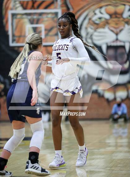 Thumbnail 1 in Blue Springs vs Aquinas (810 Varsity Showcase) photogallery.