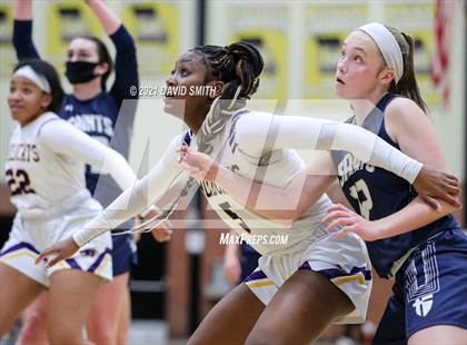 Thumbnail 2 in Blue Springs vs Aquinas (810 Varsity Showcase) photogallery.