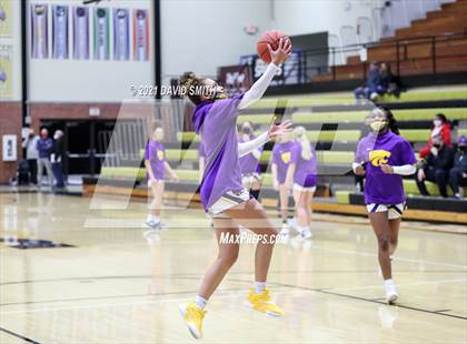 Thumbnail 1 in Blue Springs vs Aquinas (810 Varsity Showcase) photogallery.