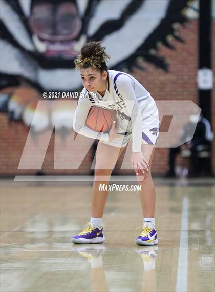 Thumbnail 1 in Blue Springs vs Aquinas (810 Varsity Showcase) photogallery.