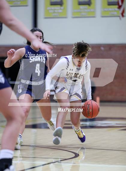 Thumbnail 2 in Blue Springs vs Aquinas (810 Varsity Showcase) photogallery.