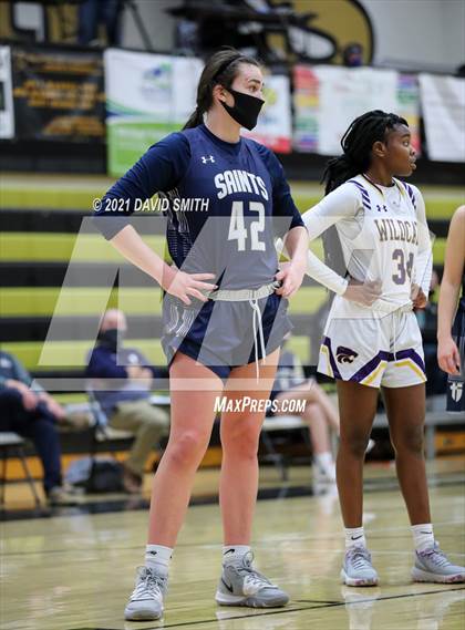 Thumbnail 2 in Blue Springs vs Aquinas (810 Varsity Showcase) photogallery.