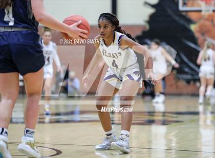 Thumbnail 1 in Blue Springs vs Aquinas (810 Varsity Showcase) photogallery.