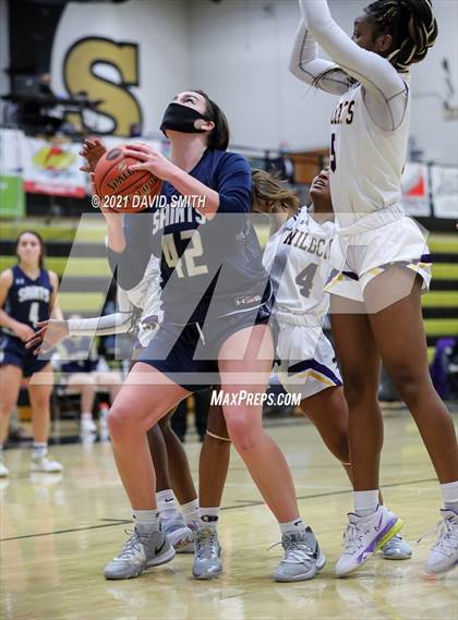 Thumbnail 1 in Blue Springs vs Aquinas (810 Varsity Showcase) photogallery.