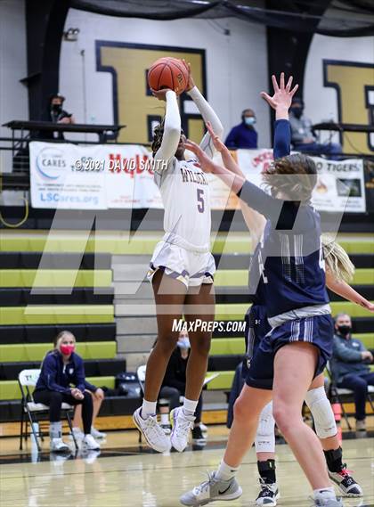 Thumbnail 3 in Blue Springs vs Aquinas (810 Varsity Showcase) photogallery.