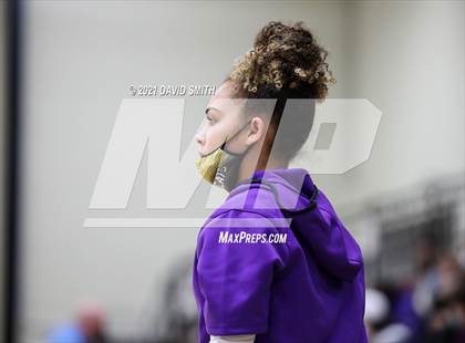 Thumbnail 1 in Blue Springs vs Aquinas (810 Varsity Showcase) photogallery.