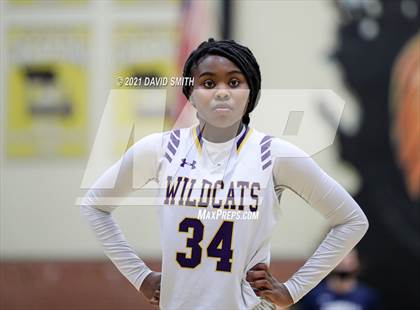 Thumbnail 1 in Blue Springs vs Aquinas (810 Varsity Showcase) photogallery.