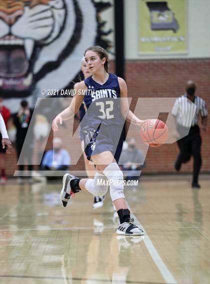 Thumbnail 2 in Blue Springs vs Aquinas (810 Varsity Showcase) photogallery.