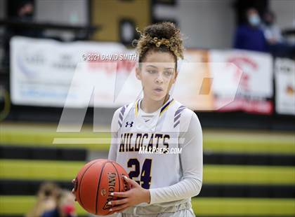 Thumbnail 3 in Blue Springs vs Aquinas (810 Varsity Showcase) photogallery.
