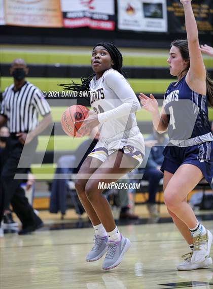 Thumbnail 2 in Blue Springs vs Aquinas (810 Varsity Showcase) photogallery.