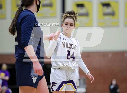 Thumbnail 3 in Blue Springs vs Aquinas (810 Varsity Showcase) photogallery.
