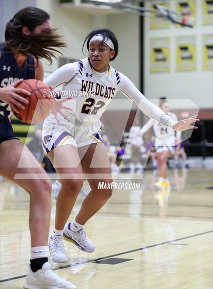 Thumbnail 2 in Blue Springs vs Aquinas (810 Varsity Showcase) photogallery.