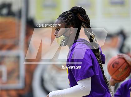Thumbnail 3 in Blue Springs vs Aquinas (810 Varsity Showcase) photogallery.