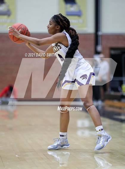 Thumbnail 2 in Blue Springs vs Aquinas (810 Varsity Showcase) photogallery.