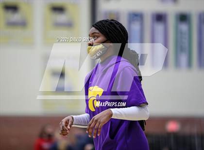 Thumbnail 2 in Blue Springs vs Aquinas (810 Varsity Showcase) photogallery.