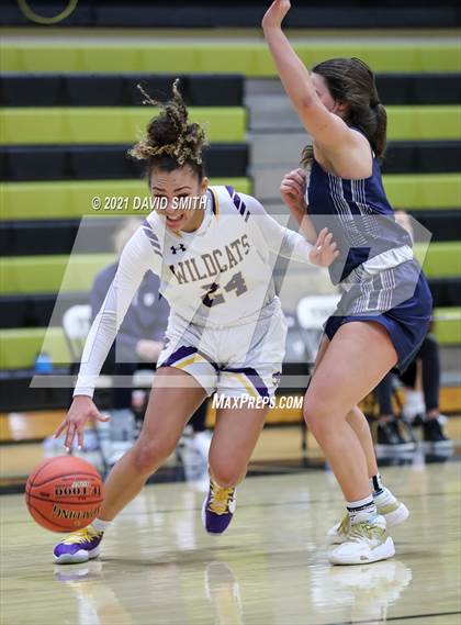 Thumbnail 1 in Blue Springs vs Aquinas (810 Varsity Showcase) photogallery.