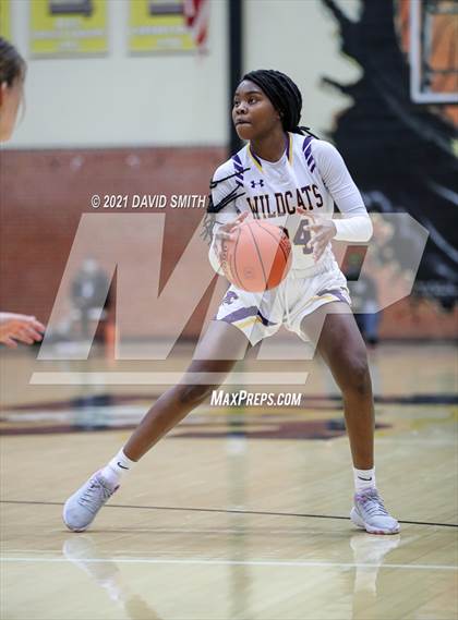 Thumbnail 3 in Blue Springs vs Aquinas (810 Varsity Showcase) photogallery.
