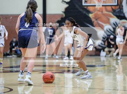 Thumbnail 2 in Blue Springs vs Aquinas (810 Varsity Showcase) photogallery.