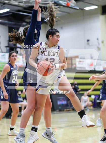 Thumbnail 3 in Blue Springs vs Aquinas (810 Varsity Showcase) photogallery.